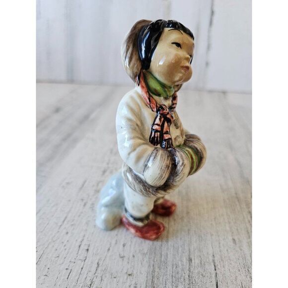 Gort snowflake Eskimo figurine vintage bone china statue girl Chinese Japanese - Picture 5 of 9